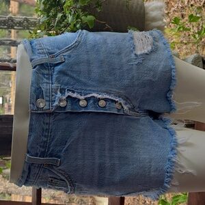 Levi's 501 Light Wash Buttonfly Distressed Raw Hem Cut Off Denim Shorts Size 32